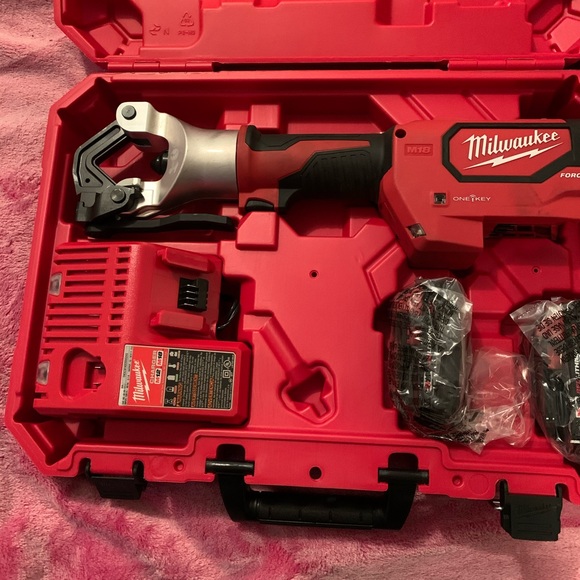 Milwaukee fuel crimper model number 2877-22 - Picture 4 of 5